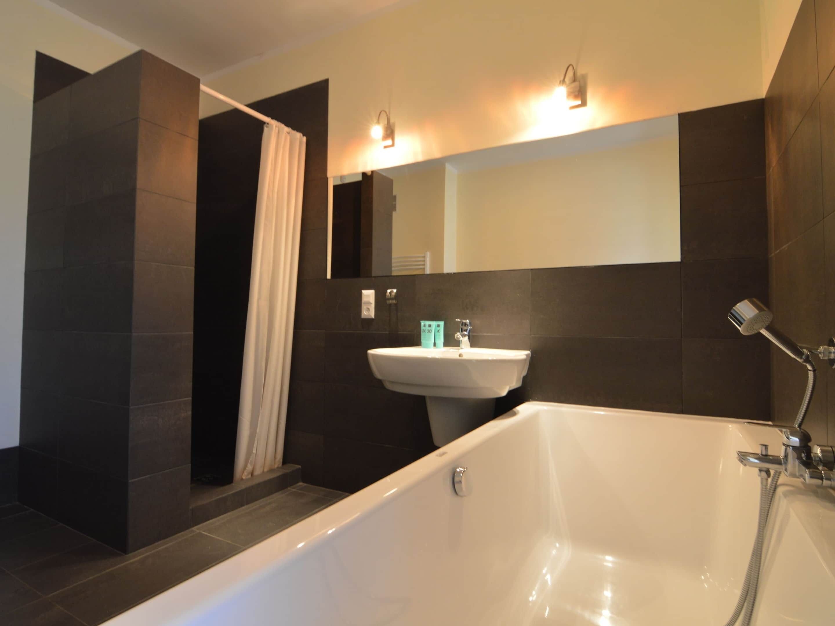 Villa | Badezimmer | Dusche