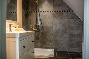 House | Bathroom - Peaceful Peer Holiday Home (Peer)