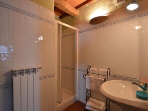 House | Bathroom - Quaint Holiday Home in Arcidosso With Swimming Pool (Arcidosso)