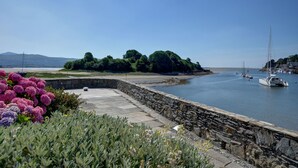 2 bedrooms - Serene Holiday Home in Porthmadog near Beach (Porthmadog)