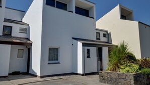 Exterior - Serene Holiday Home in Porthmadog near Beach (Porthmadog)