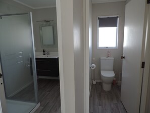Bathroom - Heron's Nest (Whangamata)