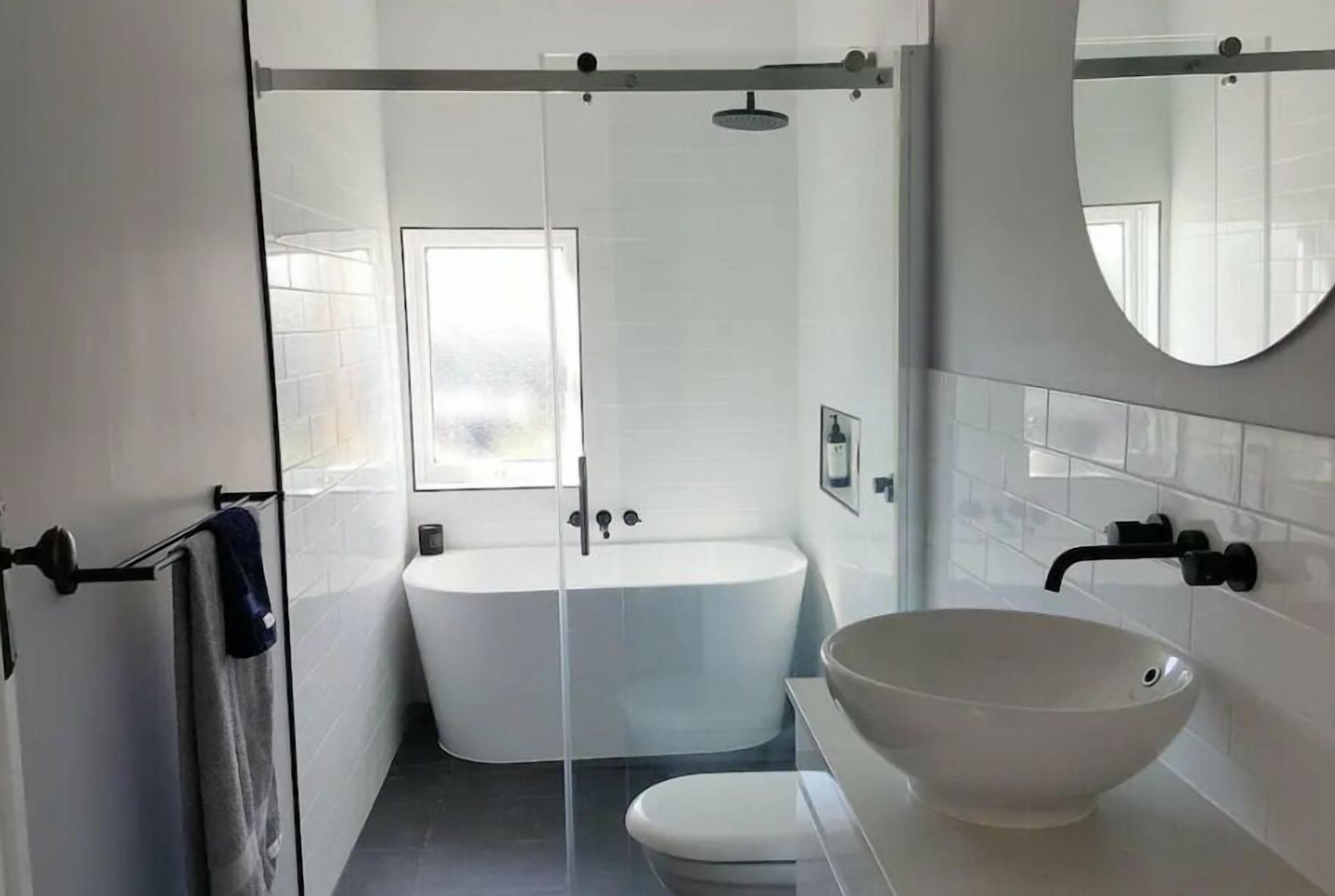 Bathtub, hair dryer, shampoo