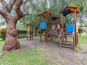A playground with wooden structures and slides. - Holiday Home Sicily With Pool & Sauna (Carlentini)