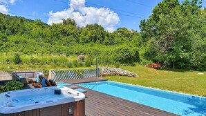 Outdoor pool - Modern Villa in Icici with Swimming Pool & Hot Tub (Opatija)