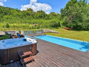 Outdoor pool - Modern Villa in Icici with Swimming Pool & Hot Tub (Opatija)