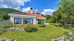 Exterior - Modern Villa in Icici with Swimming Pool & Hot Tub (Opatija)