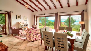 Dining - Modern Villa in Icici with Swimming Pool & Hot Tub (Opatija)
