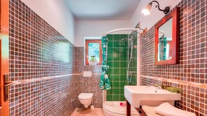 Shower, towels - Modern Villa in Icici with Swimming Pool & Hot Tub (Opatija)