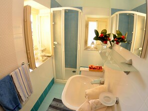 House | Bathroom - Lucca Retreat With Pool (Lucca)