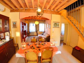 House | Dining - Lucca Retreat With Pool (Lucca)