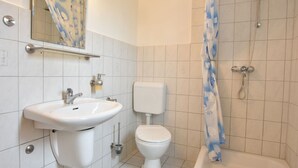 Unclassified image, 4 of 14, button - Comfortable Apartment in Steffenshagen With Garden (Steffenshagen)