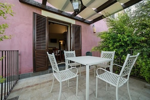 House | Balcony
