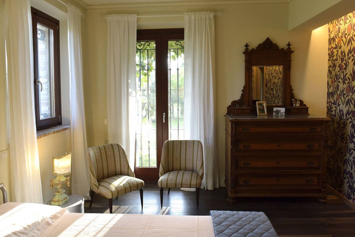 4 bedrooms, individually furnished