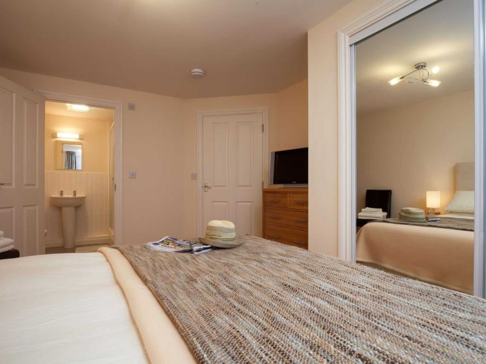 2 bedrooms, bed sheets