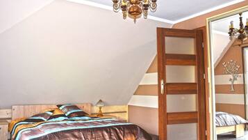 2 bedrooms, individually furnished, iron/ironing board, bed sheets