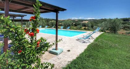 Cottage in Asciano With Pool and Terrace