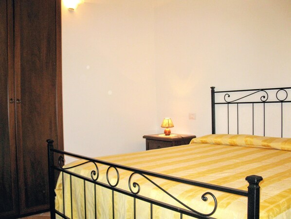 Cottage | 1 bedroom, individually furnished, bed sheets
