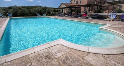 Cottage in Asciano With Pool and Terrace