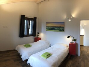 House | 3 bedrooms, individually furnished, bed sheets