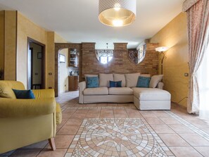 House | Living room | Fireplace - Beautiful Villa With Private Swimming Pool and Close to the sea (Civitanova Marche)