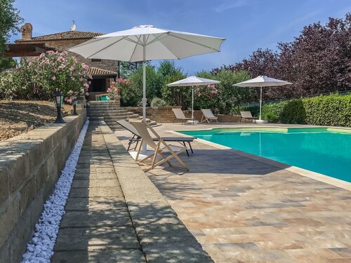 Beautiful Villa With Private Swimming Pool and Close to the sea