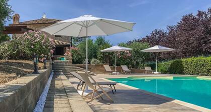 Beautiful Villa With Private Swimming Pool and Close to the sea