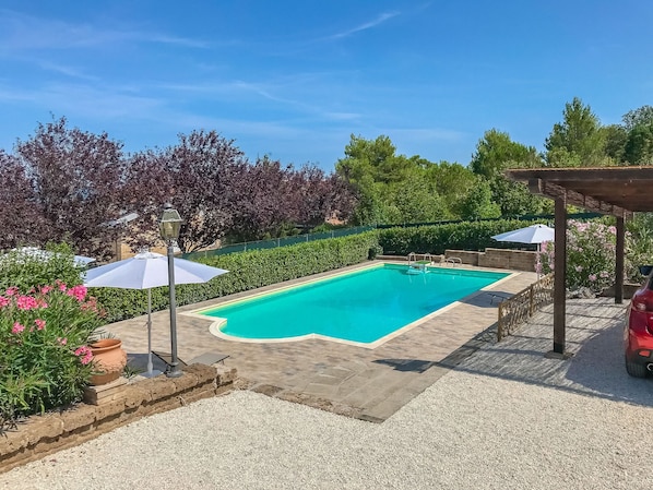 Outdoor pool - Beautiful Villa With Private Swimming Pool and Close to the sea (Civitanova Marche)