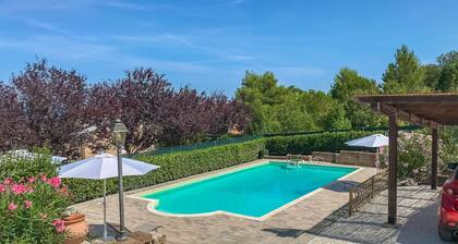 Beautiful Villa With Private Swimming Pool and Close to the sea