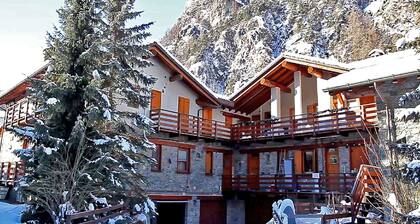 Spacious Apartment in Antey-Saint-André near Ski Lift