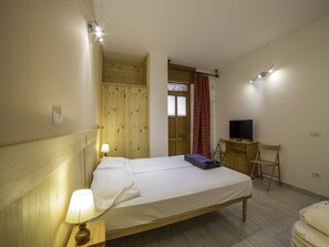 Apartment | 7 bedrooms, bed sheets - Spacious Apartment in Antey-Saint-André near Ski Lift (Antey-Saint-Andre)