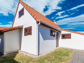 Exterior - Cozy Holiday Home in De Haan near Sea Beach (De Haan)