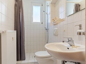 Shower - Appealing Apartment in Ostseebad Kühlungsborn near Sea Beach (Kuehlungsborn)