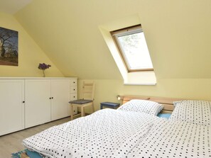 Apartment | 2 bedrooms, individually furnished, bed sheets