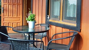 Balcony - A Holiday Home With a View of Wilkasy Lake. Living Room, 2 Bedrooms, Barbecue (Gizycko)