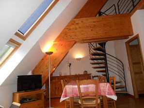 Dining - A Charming Cottage Rich in History (Momignies)