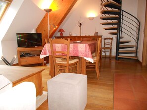 House | Living room | MP3 dock - A Charming Cottage Rich in History (Momignies)