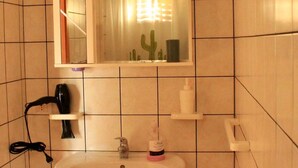 Shower, hair dryer - Traditional Holiday Home in Otranto With Veranda (Otranto)
