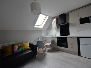 Apartment | Private kitchen | Microwave, oven, stovetop