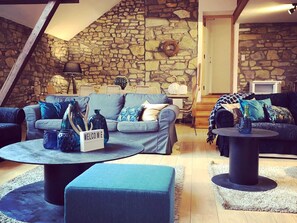 House | Living room | TV - Group Escape in Vielsalm (Vielsalm)