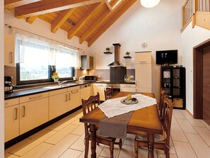 Coffee/tea maker, fridge, oven, dishwasher - Alluring Holiday Home in Steffeln With Sauna (Steffeln)