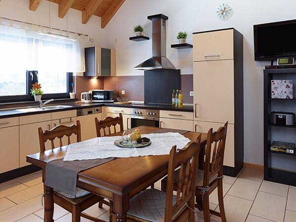 Coffee/tea maker, fridge, oven, dishwasher - Alluring Holiday Home in Steffeln With Sauna (Steffeln)