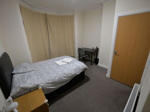 4 bedrooms - Elegant Holiday Home in Coventry near Coventry Market (Coventry)