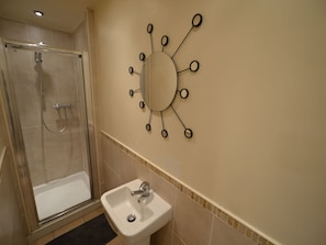 Bathroom - Elegant Holiday Home in Coventry near Coventry Market (Coventry)