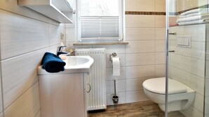 Apartment | Bathroom - Quaint Apartment in Grevesmühlen near Lake (Grevesmuehlen)