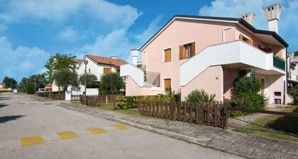 Cozy Holiday Home in Rosolina near Sea Beach