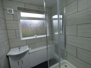 Apartment | Bathroom | Shower
