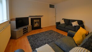 Unclassified image, 3 of 11, button - Pretty Family Apartment in Coventry near Fargo Village (Coventry)