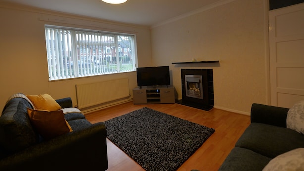 Unclassified image, 1 of 11, button - Pretty Family Apartment in Coventry near Fargo Village (Coventry)