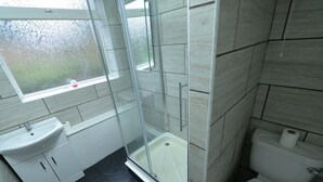 Unclassified image, 2 of 11, button - Pretty Family Apartment in Coventry near Fargo Village (Coventry)